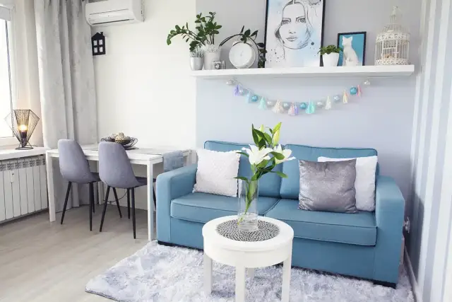 Mały salon w bloku? Jak go zaaranżować pięknie i funkcjonalnie!