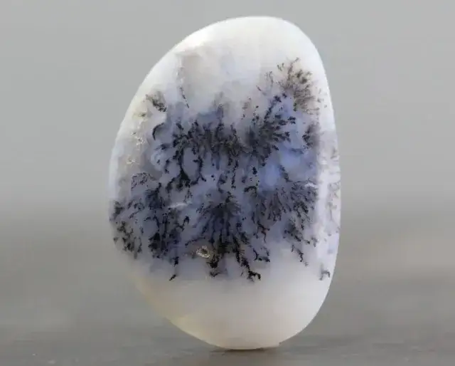  Właściwości i zastosowanie różnych rodzajów agatów: brązowy, biały, szary, dendrytowy