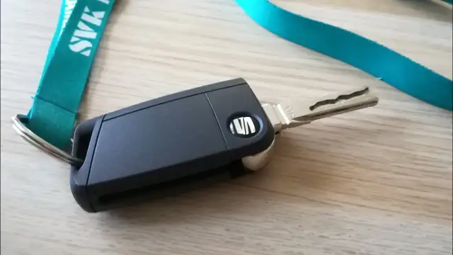 Prosta wymiana baterii w kluczyku Seat Leon – uniknij problemów