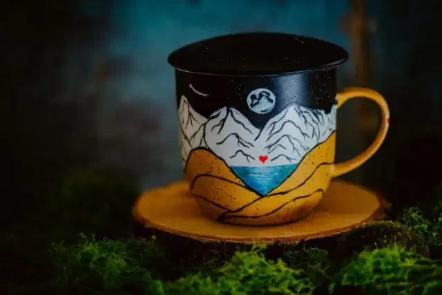 Kubek góry: Jaki wzór zachwyci miłośnika górskich wypraw?