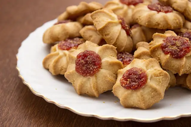 Ciasteczka jak u babci – tradycyjne przepisy, które przywołują wspomnienia