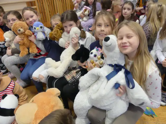 Światowy Dzień Pluszowego Misia: Kiedy i jak świętować z dziećmi?