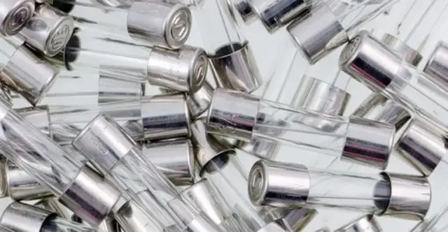 Jaki bezpiecznik do prostownika? Zabezpiecz się przed uszkodzeniem sprzętu