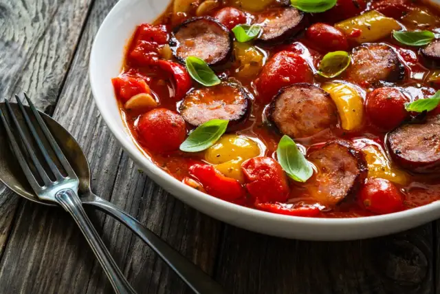 Kiełbasa na obiad: Szybkie i proste przepisy na każdy dzień