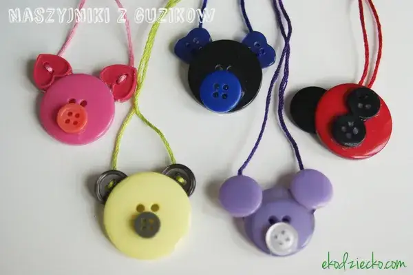 Zrób naszyjnik z guzików: Unikalna biżuteria DIY krok po kroku