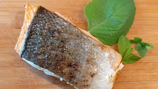 Sekret soczystego łososia: Jak długo smażyć do uzyskania perfekcji?