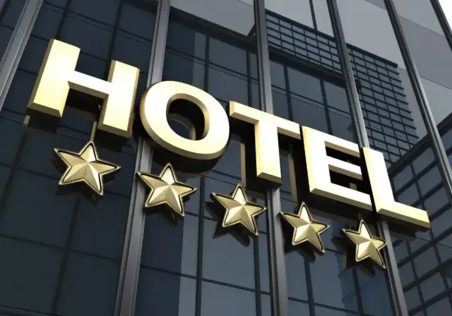 Od czego zależą gwiazdki w hotelu? Poznaj kluczowe czynniki