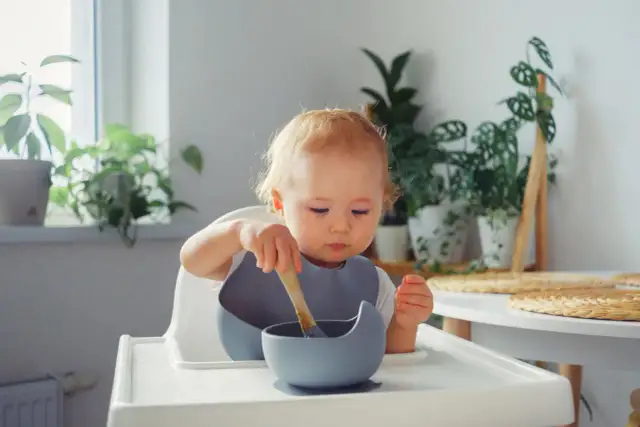 Jak wybrać najlepszy śliniak dla niemowlaka – porównanie typów i praktyczne porady