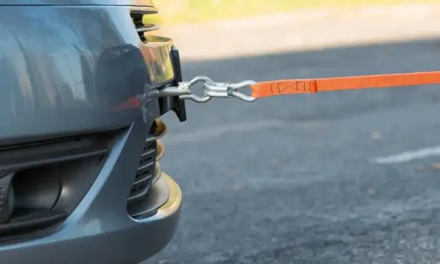 Czy można holować samochód? Przepisy i zasady, które musisz znać