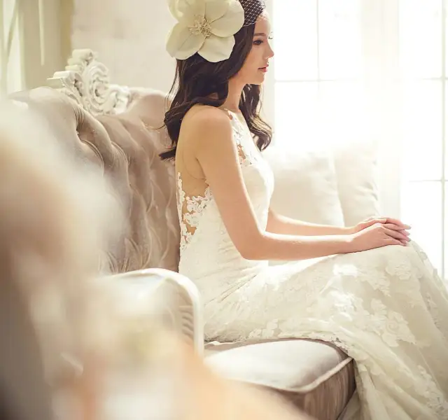 Suknia ślubna ecru dla kogo? Odkryj, jak dobrać idealny fason