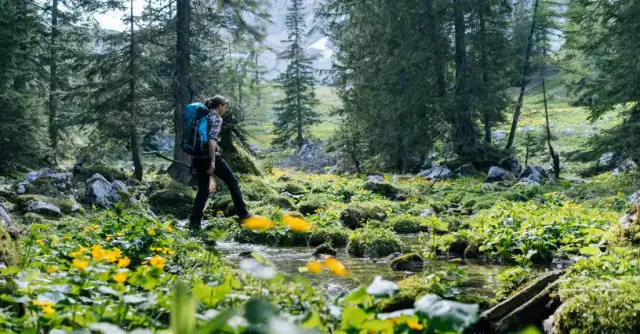 Jak się ubrać w góry wiosną, aby uniknąć zimna i deszczu?