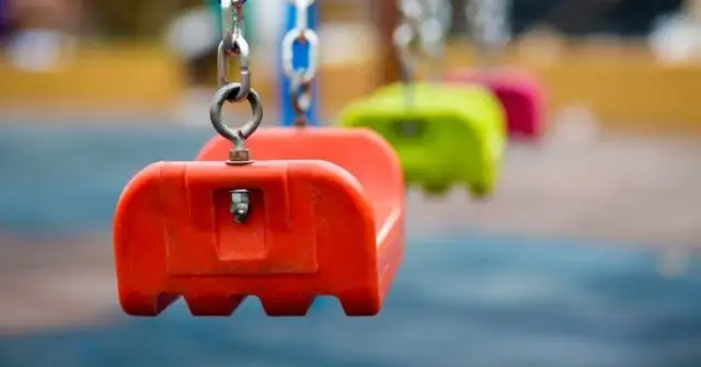 Czym pomalować plac zabaw, aby zapewnić bezpieczeństwo dzieciom?