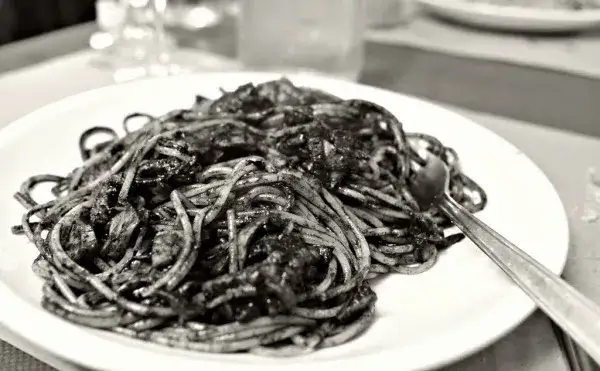 Spaghetti sepia: odkryj wyjątkowy smak i sekrety przygotowania