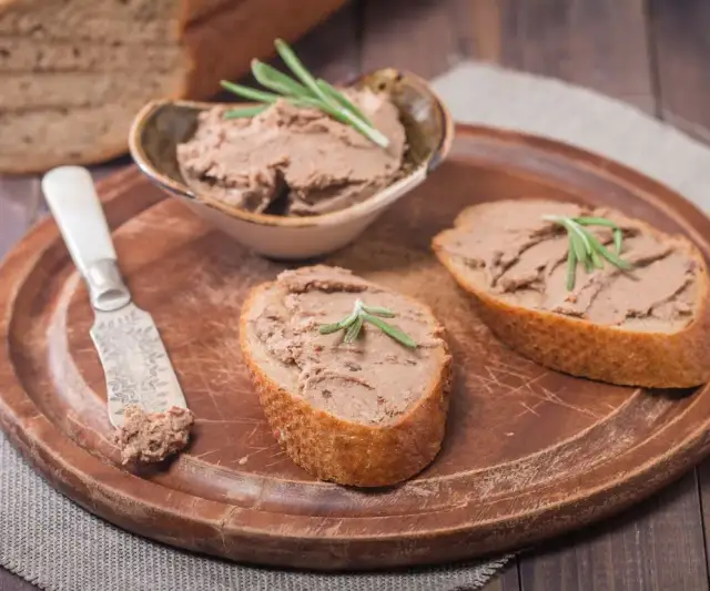 Zamienniki wątróbki w pasztecie: Roślinne i mięsne sekrety smaku
