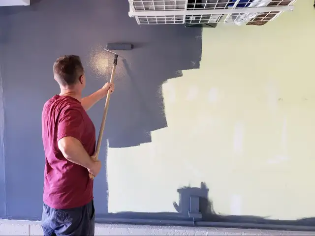 Gładź na farbę bez skrobania? Sprawdź, kiedy to bezpieczne!