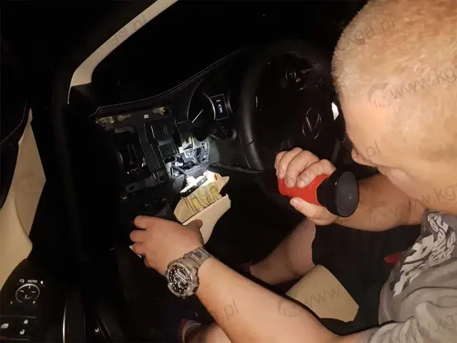 Jak znaleźć ukryty GPS w aucie? Poradnik krok po kroku