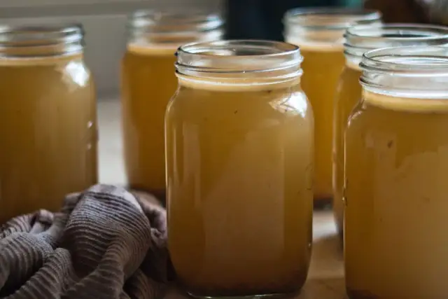 Czy zamrażanie zupy w słoiku jest bezpieczne? Praktyczne porady i zagrożenia