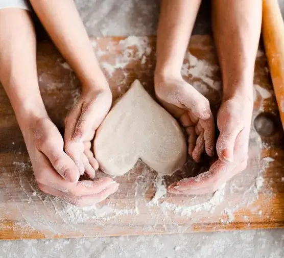 Jak zrobić klej z mąki – prosty przepis na bezpieczny i ekologiczny klej