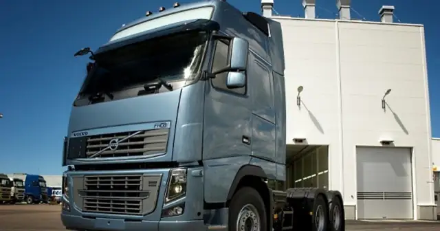 Ciągnik siodłowy pojemność baku – porównanie modeli i ich specyfikacji