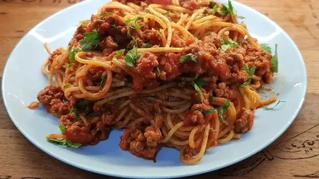 Jak pasteryzować sos do spaghetti z mięsem mielonym bez błędów