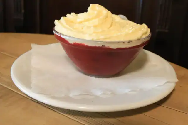 Co zjeść w Berlinie? Odkryj najlepsze lokalne specjały i smaki