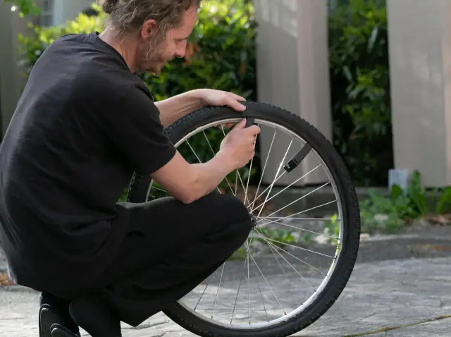 Jak zdjąć oponę z roweru - uniknij problemów podczas naprawy
