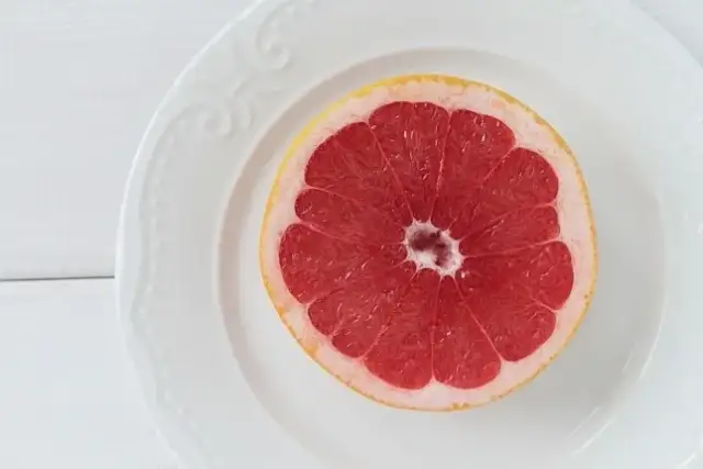 Kiedy sezon na grejpfruty? Wybierz najlepsze i najsmaczniejsze