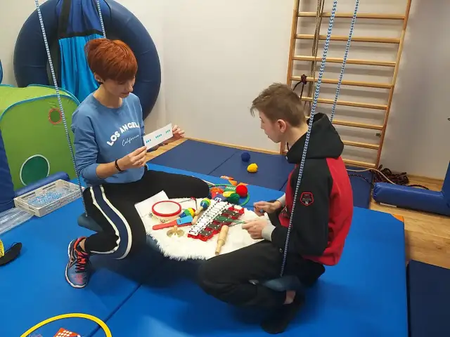 Integracja sensoryczna ćwiczenia autyzm - skuteczne metody wsparcia dzieci