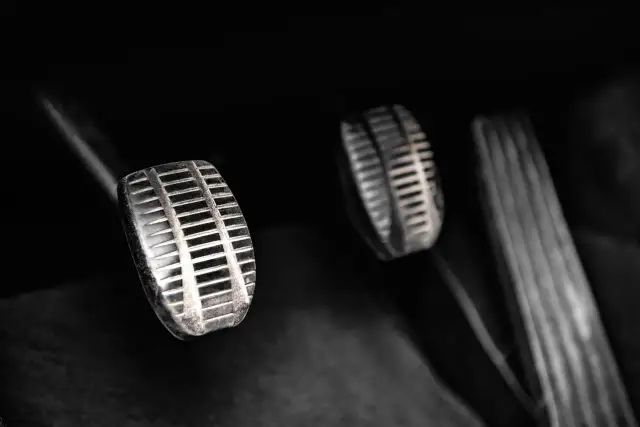 Do czego służy sprzęgło? Zrozum i uniknij kosztownych awarii!