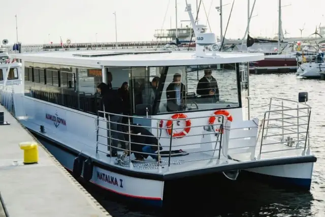 Jak dojechać z Warszawy do Krynicy Morskiej - porównanie opcji transportu