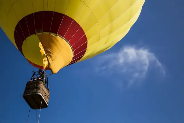 Czy lot balonem jest bezpieczny? Odkryj prawdę o bezpieczeństwie