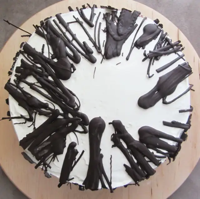 Jak zrobić ozdoby z czekolady na torta - proste i efektowne techniki