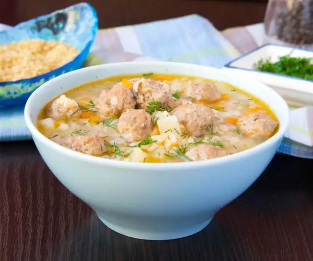 Sycące zupy na obiad: Przepisy, które zastąpią drugie danie