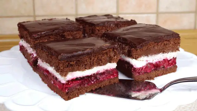 Biszkopt czekoladowy: przepis-pewniak, który zawsze się udaje!