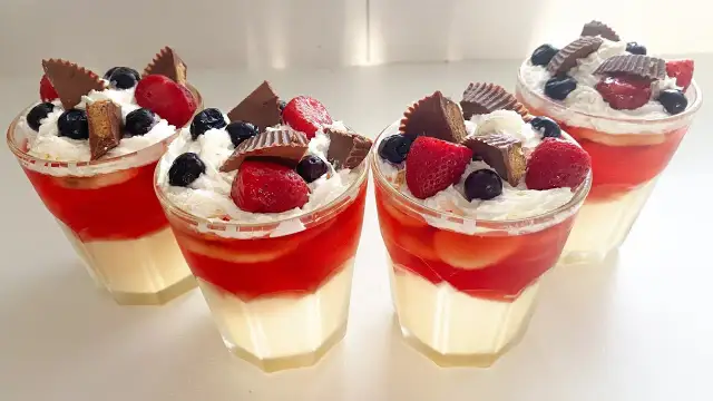 Jak połączyć budyń z galaretką? Gładki krem bez grudek