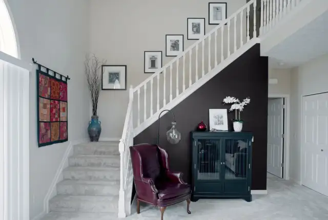 Jak ozdobić schody w domu: 10 inspirujących pomysłów na dekoracje
