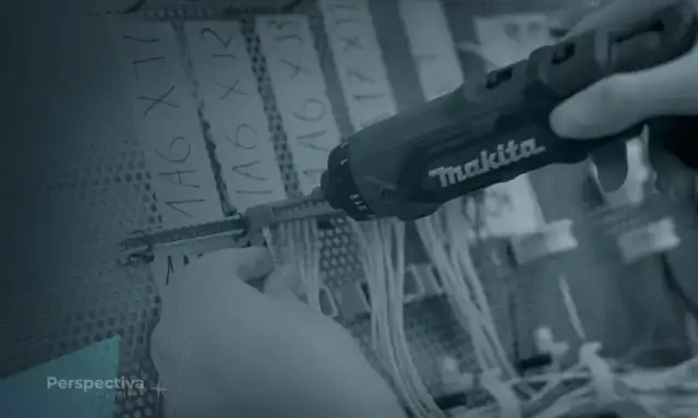 Monter wiązek elektrycznych: Zarobki, wymagania i perspektywy