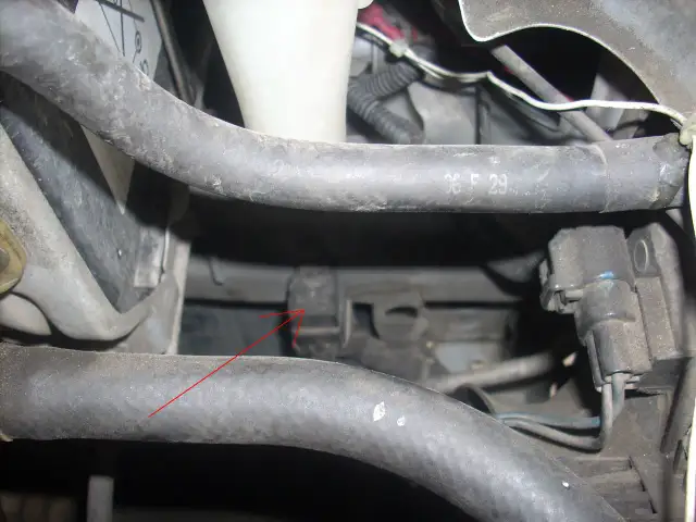 Czujnik wentylatora chłodnicy: gdzie go szukać i co robić dalej?