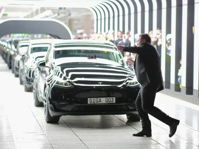 Kto produkuje Teslę? Firma, Elon Musk i globalne Gigafactory