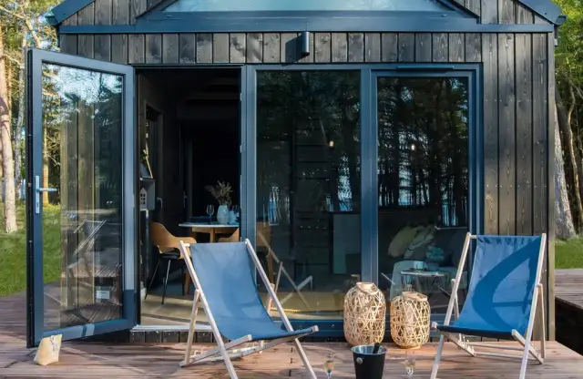 Gdzie najtańsze noclegi nad morzem? Odkryj ukryte skarby!