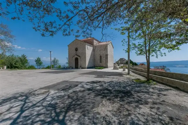 Najlepsze atrakcje w Lokva Rogoznica – co warto zobaczyć i przeżyć