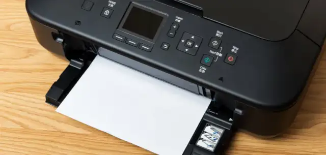 Drukarka nie drukuje na czarno? Rozwiąż problem krok po kroku!