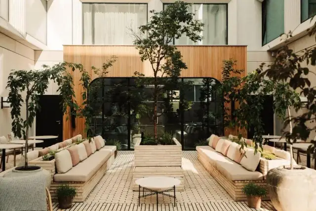 Ile kosztuje hotel w Warszawie? Ceny, które Cię zaskoczą!