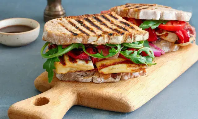 Kanapka halloumi: Szybki i pyszny przepis na zdrową i smakowitą przekąskę