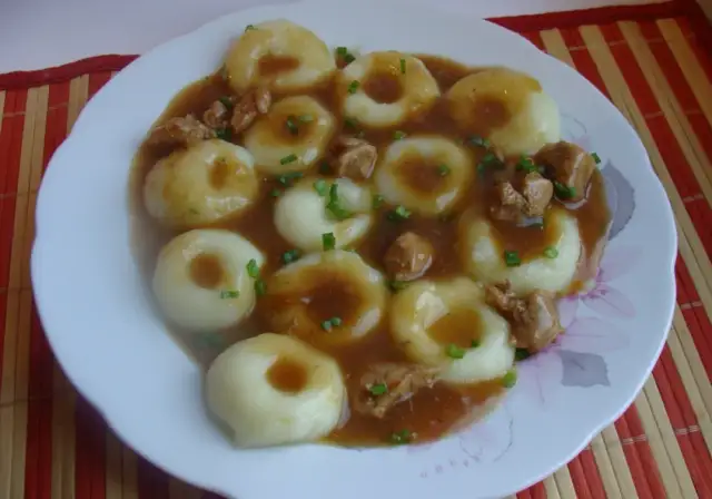 Twój sos do klusek śląskich: Od klasyki po weganizm. Bez błędów!