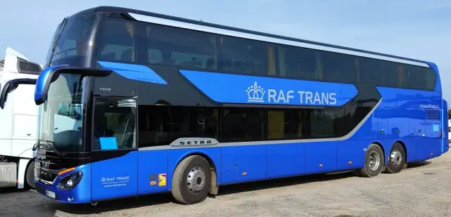 Ile kosztuje wynajem autokaru? Poznaj ukryte koszty i wskazówki