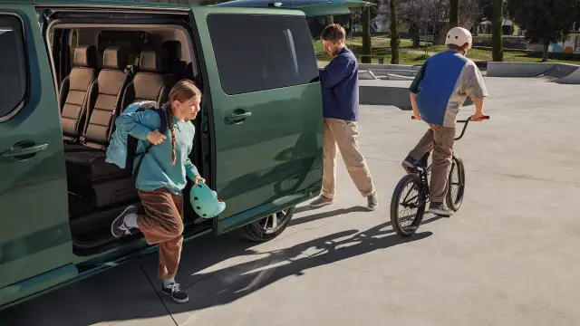 Ulga dla opiekuna w transporcie: Kiedy podróżujesz za darmo?