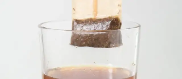 Jak podawać herbatę w torebkach, by zachwycić swoich gości?