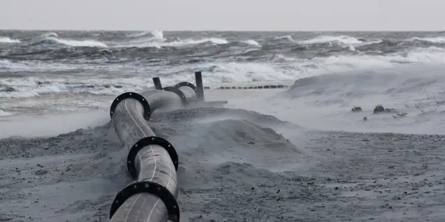 Najsilniejsze sztormy na Bałtyku: Kiedy i jak bezpiecznie je podziwiać?