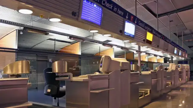 Czy lotnisko Chopina jest czynne całą dobę? Sprawdź dostępne usługi!